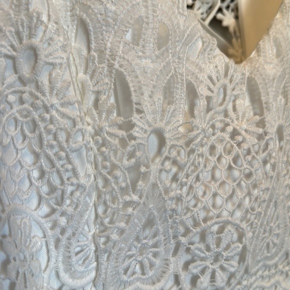 Womens White Crochet Lace V-neck Lace-up Sheath Dress - Picture 12 of 13